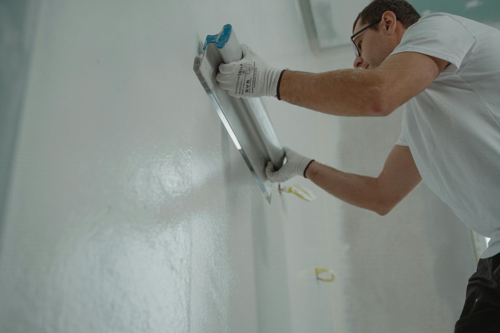 Schimmel van wanden of plafond verwijderen